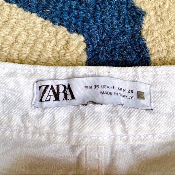 π ZARA WHITE HIGH WAIST DISTRESSED RAW HEM JEANS! - Picture 9 of 16